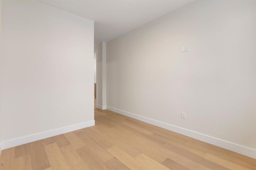 2518 20 Street Sw, Calgary, AB - Indoor Photo Showing Other Room