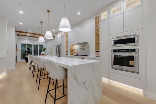 2518 20 Street Sw, Calgary, AB - Indoor Photo Showing Kitchen With Upgraded Kitchen