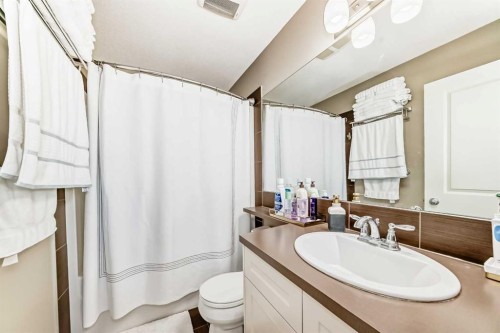 35 Nolanlake Cove Nw, Calgary, AB - Indoor Photo Showing Bathroom