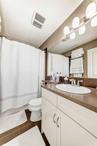 35 Nolanlake Cove Nw, Calgary, AB - Indoor Photo Showing Bathroom