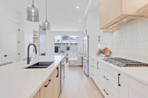 4605 80 Street Nw, Calgary, AB - Indoor Photo Showing Kitchen With Double Sink With Upgraded Kitchen