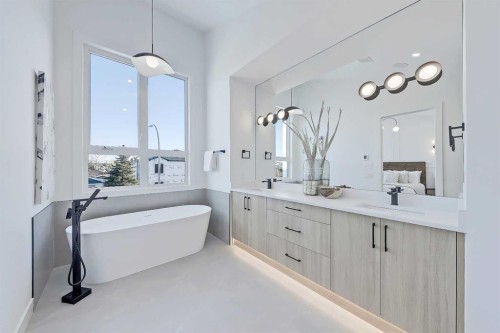 4605 80 Street Nw, Calgary, AB - Indoor Photo Showing Bathroom
