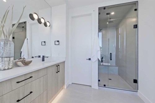 4605 80 Street Nw, Calgary, AB - Indoor