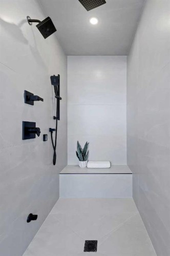 4605 80 Street Nw, Calgary, AB - Indoor