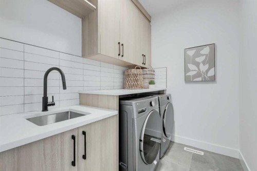 4605 80 Street Nw, Calgary, AB - Indoor Photo Showing Laundry Room