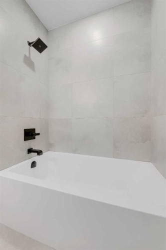 4605 80 Street Nw, Calgary, AB - Indoor Photo Showing Bathroom