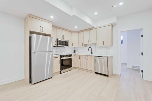 4605 80 Street Nw, Calgary, AB - Indoor Photo Showing Kitchen