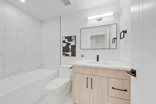 4605 80 Street Nw, Calgary, AB - Indoor Photo Showing Bathroom