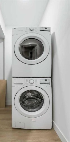 4605 80 Street Nw, Calgary, AB - Indoor Photo Showing Laundry Room