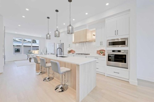 4605 80 Street Nw, Calgary, AB - Indoor Photo Showing Kitchen With Upgraded Kitchen