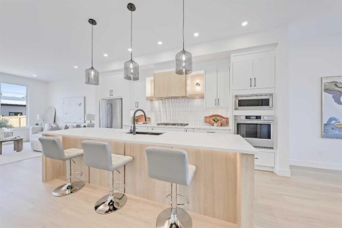 4605 80 Street Nw, Calgary, AB - Indoor Photo Showing Kitchen With Upgraded Kitchen