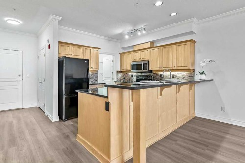 411-60 24 Avenue Sw, Calgary, AB - Indoor Photo Showing Kitchen