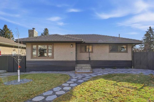 2018 Cottonwood Crescent Se, Calgary, AB - Outdoor