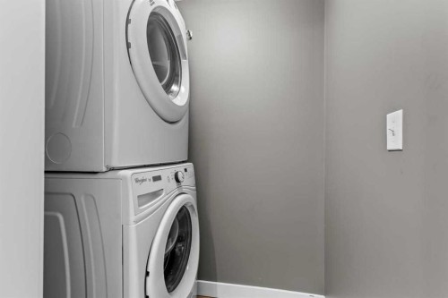 3204-11 Mahogany Row Se, Calgary, AB - Indoor Photo Showing Laundry Room
