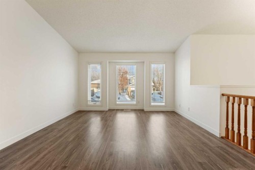 15 Shawinigan Rise Sw, Calgary, AB - Indoor Photo Showing Other Room