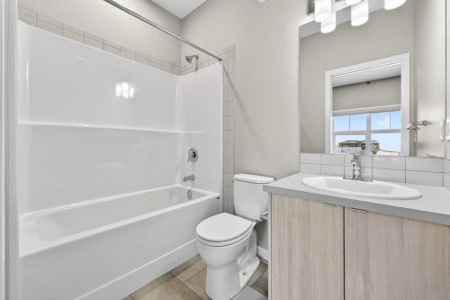 589 Mahogany Road Se, Calgary, AB - Indoor Photo Showing Bathroom