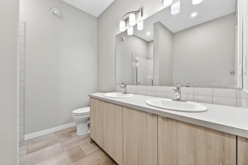 589 Mahogany Road Se, Calgary, AB - Indoor Photo Showing Bathroom