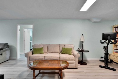 911 6 Street Se, High River, AB - Indoor