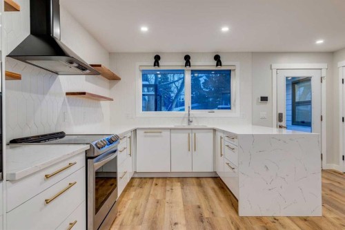 3416 Lane Crescent Sw, Calgary, AB - Indoor Photo Showing Kitchen
