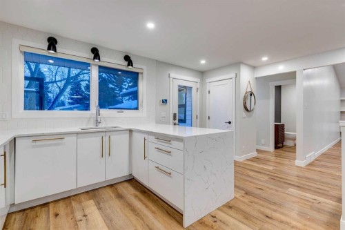 3416 Lane Crescent Sw, Calgary, AB - Indoor Photo Showing Kitchen