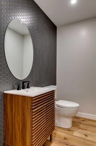 3416 Lane Crescent Sw, Calgary, AB - Indoor Photo Showing Bathroom