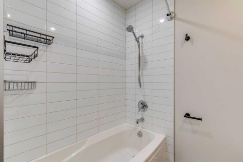 3416 Lane Crescent Sw, Calgary, AB - Indoor Photo Showing Bathroom