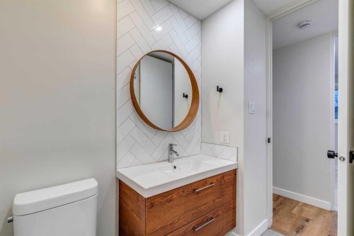 3416 Lane Crescent Sw, Calgary, AB - Indoor Photo Showing Bathroom