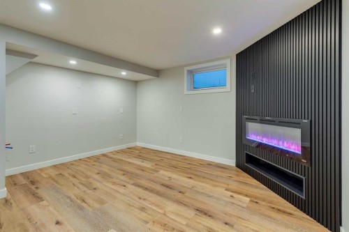 3416 Lane Crescent Sw, Calgary, AB - Indoor Photo Showing Other Room