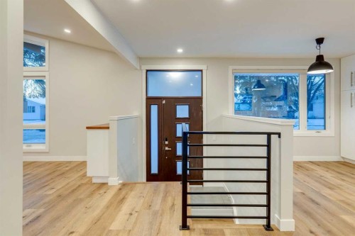 3416 Lane Crescent Sw, Calgary, AB - Indoor Photo Showing Other Room