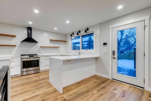 3416 Lane Crescent Sw, Calgary, AB - Indoor Photo Showing Other Room