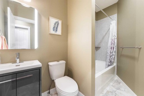 4 Crestridge Way Sw, Calgary, AB - Indoor Photo Showing Bathroom
