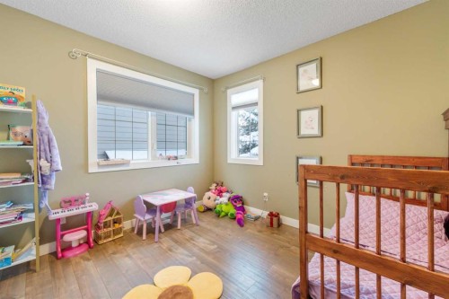 4 Crestridge Way Sw, Calgary, AB - Indoor Photo Showing Bedroom