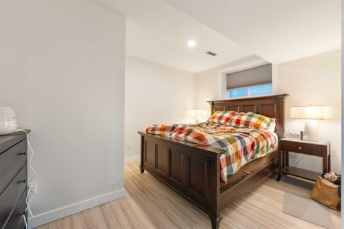 4 Crestridge Way Sw, Calgary, AB - Indoor Photo Showing Bedroom