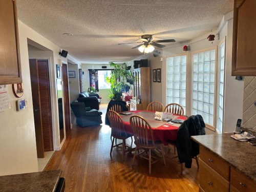 334 3 Avenue Ne, Calgary, AB - Indoor Photo Showing Dining Room