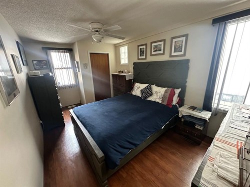 334 3 Avenue Ne, Calgary, AB - Indoor Photo Showing Bedroom