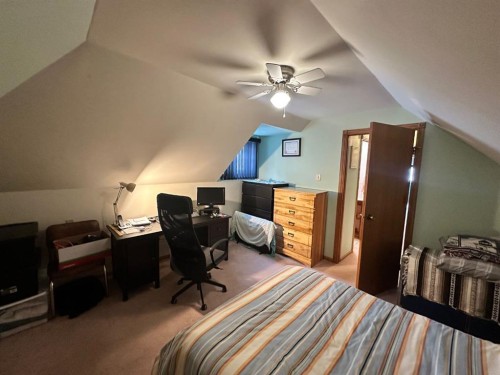 334 3 Avenue Ne, Calgary, AB - Indoor Photo Showing Other Room