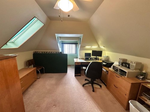 334 3 Avenue Ne, Calgary, AB - Indoor Photo Showing Office