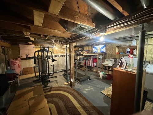 334 3 Avenue Ne, Calgary, AB - Indoor Photo Showing Basement