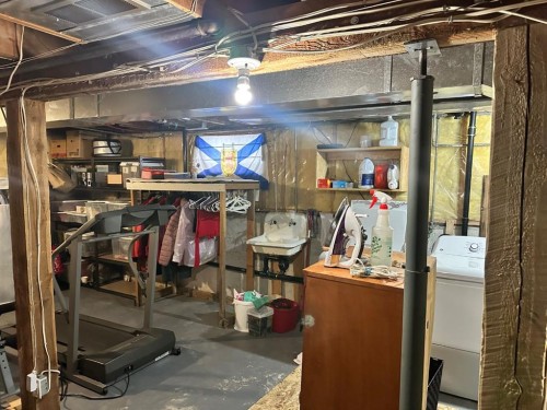 334 3 Avenue Ne, Calgary, AB - Indoor