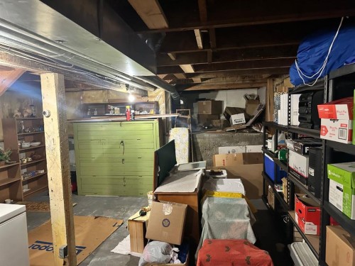 334 3 Avenue Ne, Calgary, AB - Indoor Photo Showing Basement