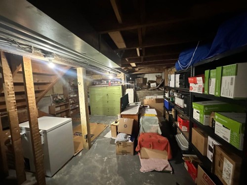 334 3 Avenue Ne, Calgary, AB - Indoor Photo Showing Basement