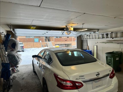 334 3 Avenue Ne, Calgary, AB - Indoor Photo Showing Garage