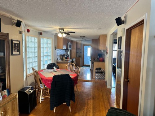 334 3 Avenue Ne, Calgary, AB - Indoor Photo Showing Dining Room