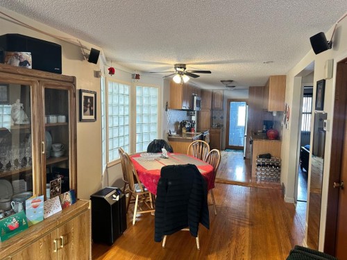 334 3 Avenue Ne, Calgary, AB - Indoor Photo Showing Dining Room