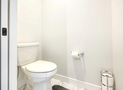 38 Setonstone Green Se, Calgary, AB - Indoor Photo Showing Bathroom