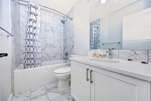 38 Setonstone Green Se, Calgary, AB - Indoor Photo Showing Bathroom