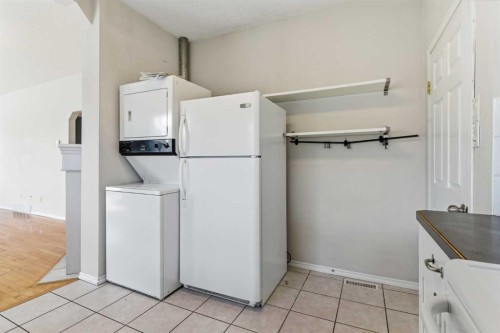 310 10 Avenue Ne, Calgary, AB - Indoor Photo Showing Laundry Room