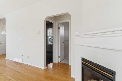 310 10 Avenue Ne, Calgary, AB - Indoor With Fireplace