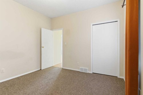 310 10 Avenue Ne, Calgary, AB - Indoor Photo Showing Other Room
