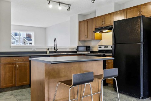 64 Elgin Gardens Se, Calgary, AB - Indoor Photo Showing Kitchen